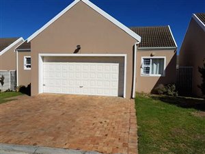 3 Bed Townhouse in Somerset West Central