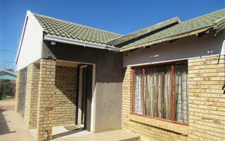 3 Bedroom House in Heidedal
