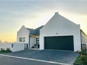 3 Bedroom House in Sandbaai
