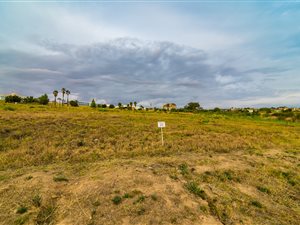 600 m² Land available in Eagle Canyon Golf Estate