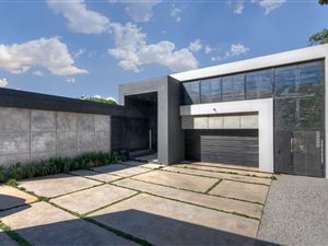 4 Bed House in Oaklands