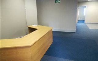 273 m² Office Space in Strand Central
