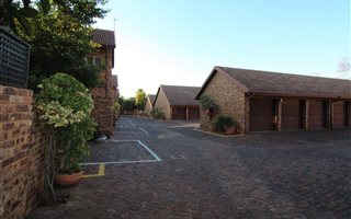 2 Bedroom Simplex in Hennopspark
