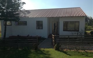 3 Bedroom Garden Cottage in Nooitgedacht