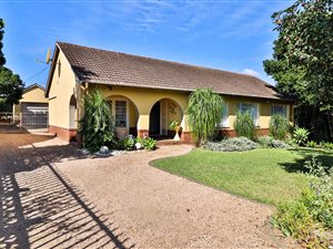 4 Bed House in Hayfields