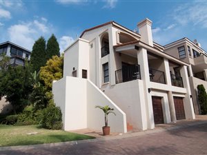 1 Bed Townhouse in Northcliff Ext 15