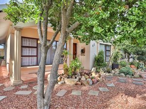 3 Bed House in Dana Bay