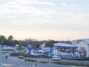 925 m² Commercial space in Waterfall