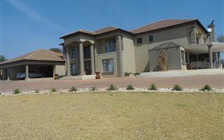 6 Bedroom House in Mooikloof Heights