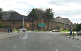 1173 m² Commercial space in Humansdorp