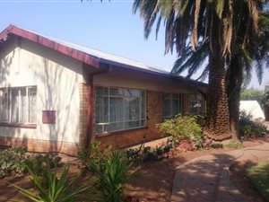 4 Bed House in Roosheuwel