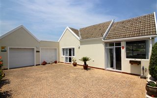3 Bedroom House in Zeegezicht