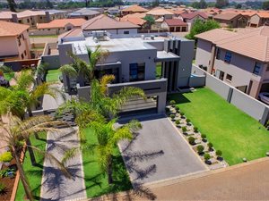 4 Bedroom House in Raslouw