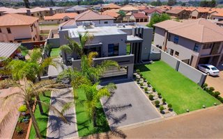 4 Bedroom House in Raslouw