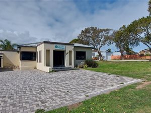 170 m² Office Space in Newton Park