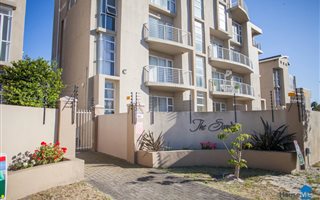 2 Bedroom Apartment in Bloubergstrand