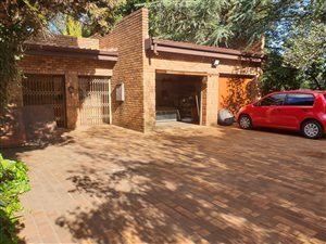 4 Bed House in Selection Park