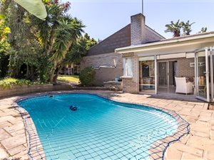 7 Bed House in Everglen
