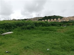 1000 m² Land available in Southgate