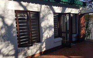 Bachelor apartment in Menlyn