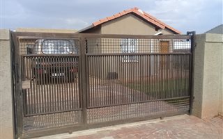 1 Bedroom Apartment in Protea Glen