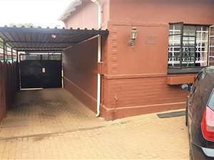 2 Bedroom House in Roodepoort North