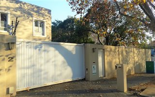 1 Bedroom Garden Cottage in Parktown North