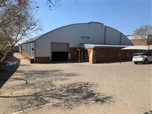 1646 m² Industrial space in Monavoni