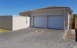 3 Bedroom House in Sunningdale