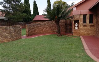 4 Bedroom House in Dorandia
