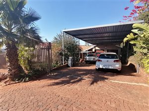 4 Bed House in Noordheuwel