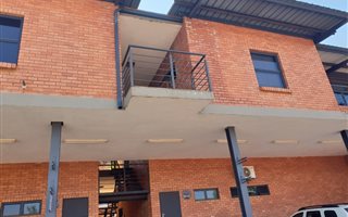 146 m² Office Space in Die Hoewes