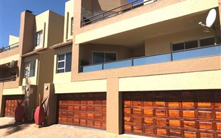 3 Bedroom Townhouse in Constantia Kloof