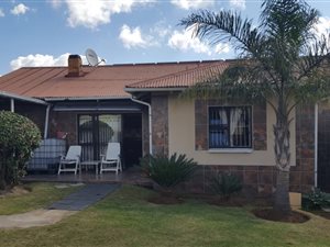 3 Bed House in Moffat View