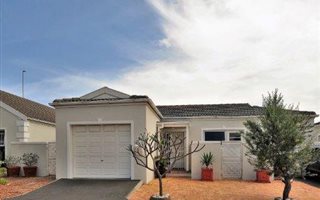 2 Bedroom House in Sunningdale