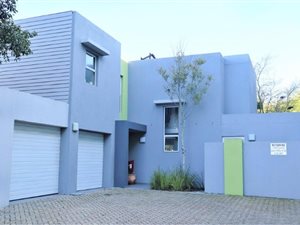 3 Bed Townhouse in Century City