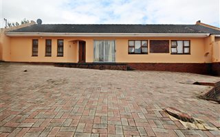 3 Bedroom House in Amalinda