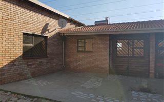 2 Bedroom Garden Cottage in Eldorado Park