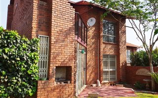 3 Bedroom Townhouse in Waterkloof Heights