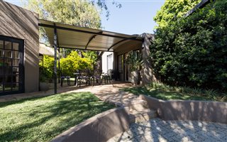 3 Bedroom House in Northwold Gardens