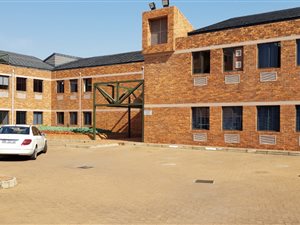 210 m² Office Space in Bruma