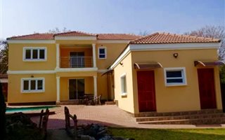 4 Bedroom House in Lombardy East