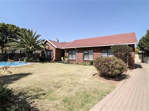 4 Bed House in Edenglen