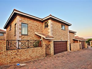3 Bed Townhouse in Honeydew Manor