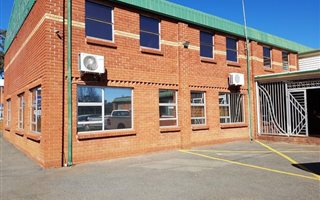 200 m² Commercial space in Booysens Reserve