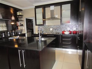 4 Bed House in Dewetshof
