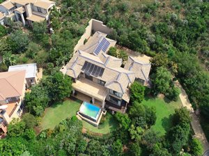 5 Bed House in Featherbrooke Estate