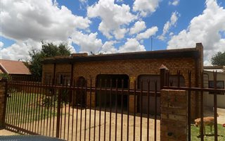 3 Bedroom House in Riamarpark