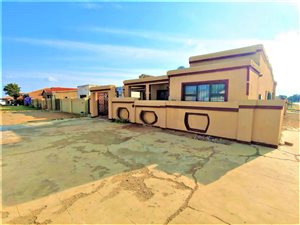 4 Bed House in Tsakane