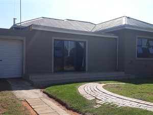 4 Bedroom House in Roodepoort North